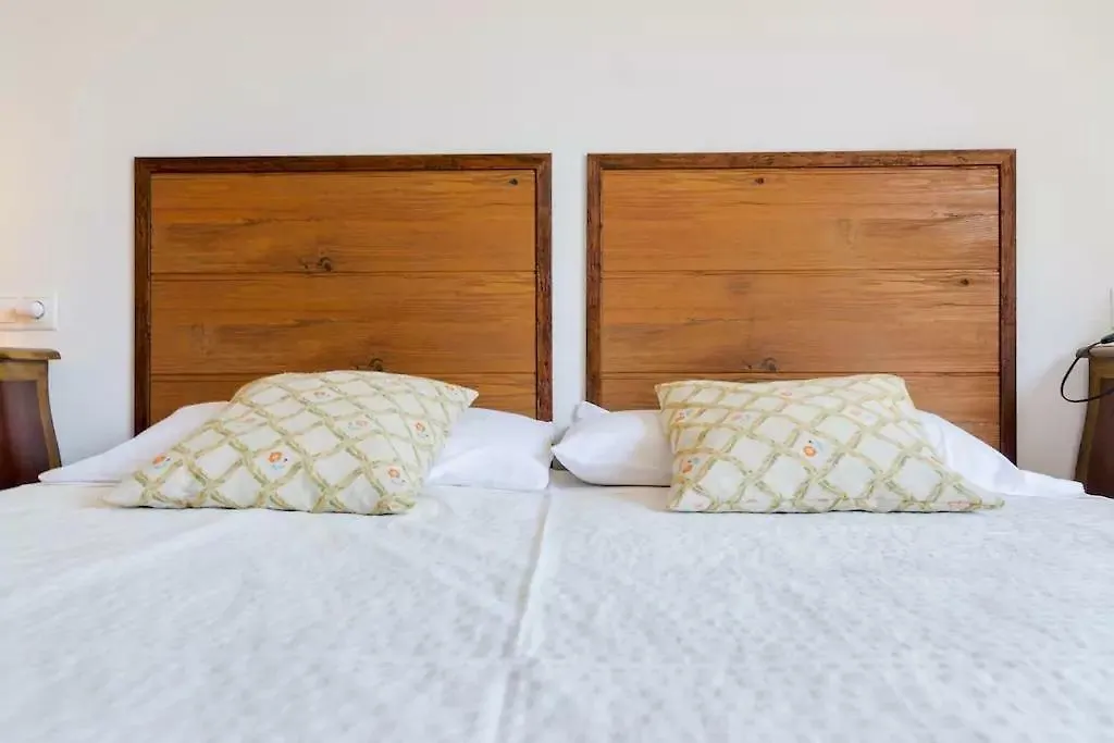 Bed and Breakfast Ca la Gloria Vilabertrán Bed & Breakfast